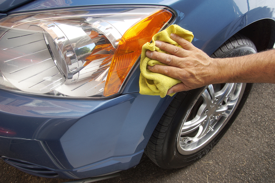 Hand polishing car low cloth