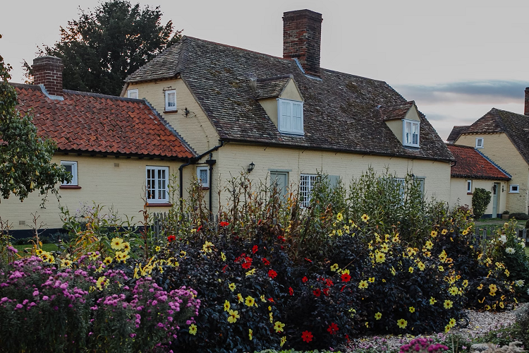 English cottage garden