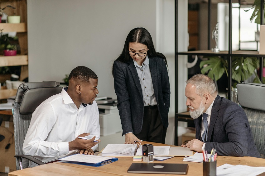 Managing International Employees: A Complete Guide